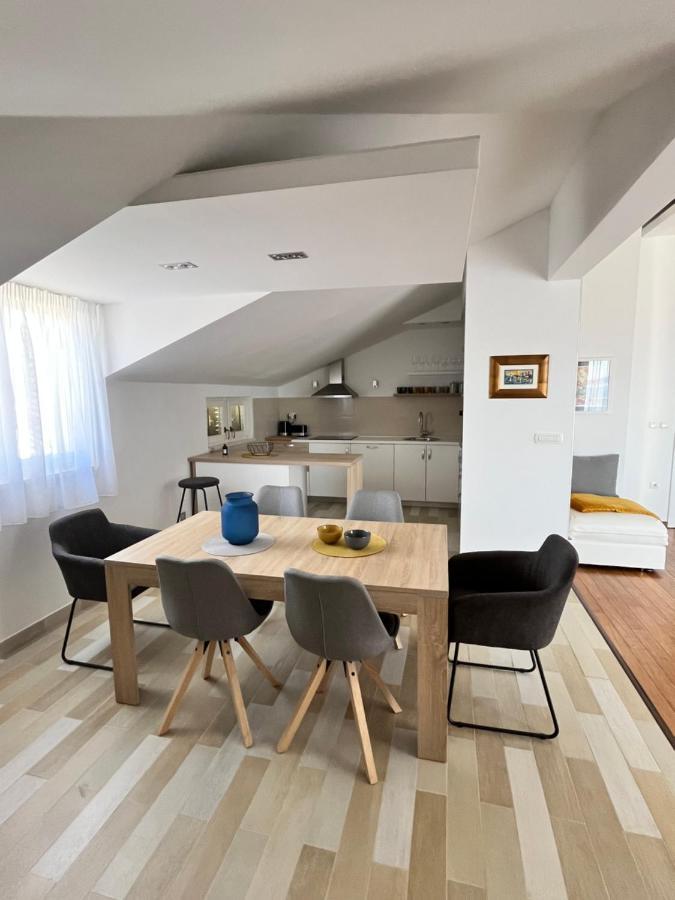 Sky - Beautiful Rooftop Apartment With Shared Pool สปลิท ภายนอก รูปภาพ