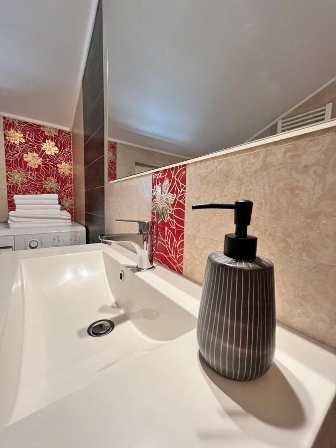 Sky - Beautiful Rooftop Apartment With Shared Pool สปลิท ภายนอก รูปภาพ
