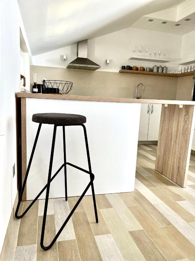 Sky - Beautiful Rooftop Apartment With Shared Pool สปลิท ภายนอก รูปภาพ
