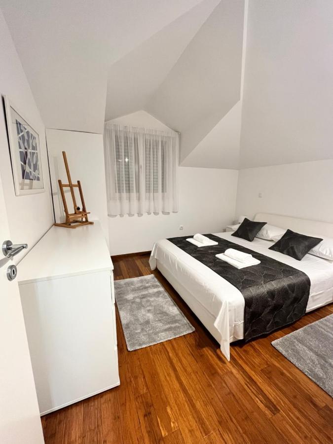 Sky - Beautiful Rooftop Apartment With Shared Pool สปลิท ภายนอก รูปภาพ